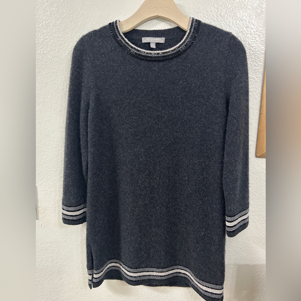 NEIMAN Marcus 100% cashmere beaded trim grey tunic size medium.